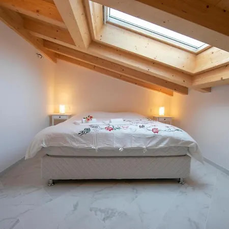 Appartamento Vignola Sleeps 8 Cremia