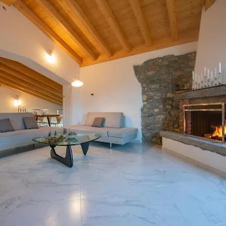 Vignola Sleeps 8 Daire Cremia