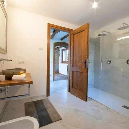Daire Vignola Sleeps 8 *