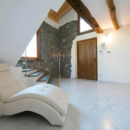 Vignola Sleeps 8 *