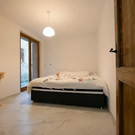 Vignola Sleeps 8 Cremia